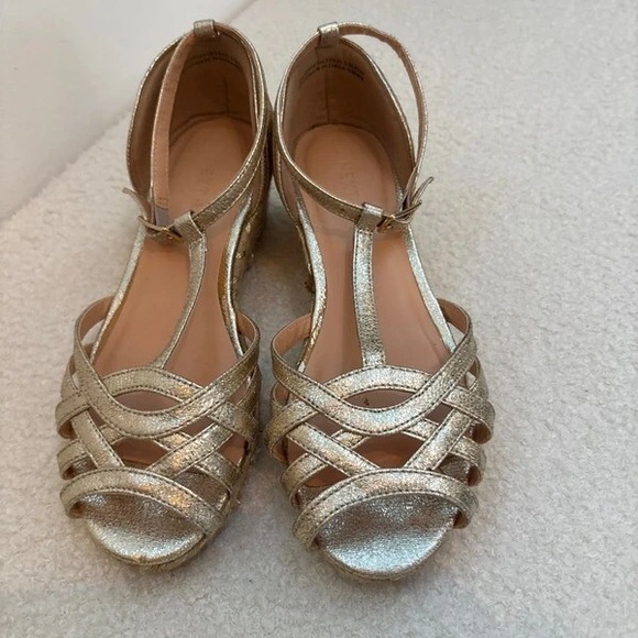 None Shoes - Chic Gold Strappy Sandals